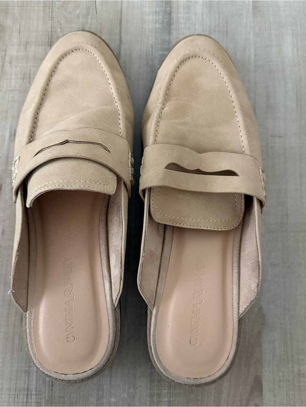 Cynthia Rowley Womens Beige Suede Slip-On Loafers, Size 9